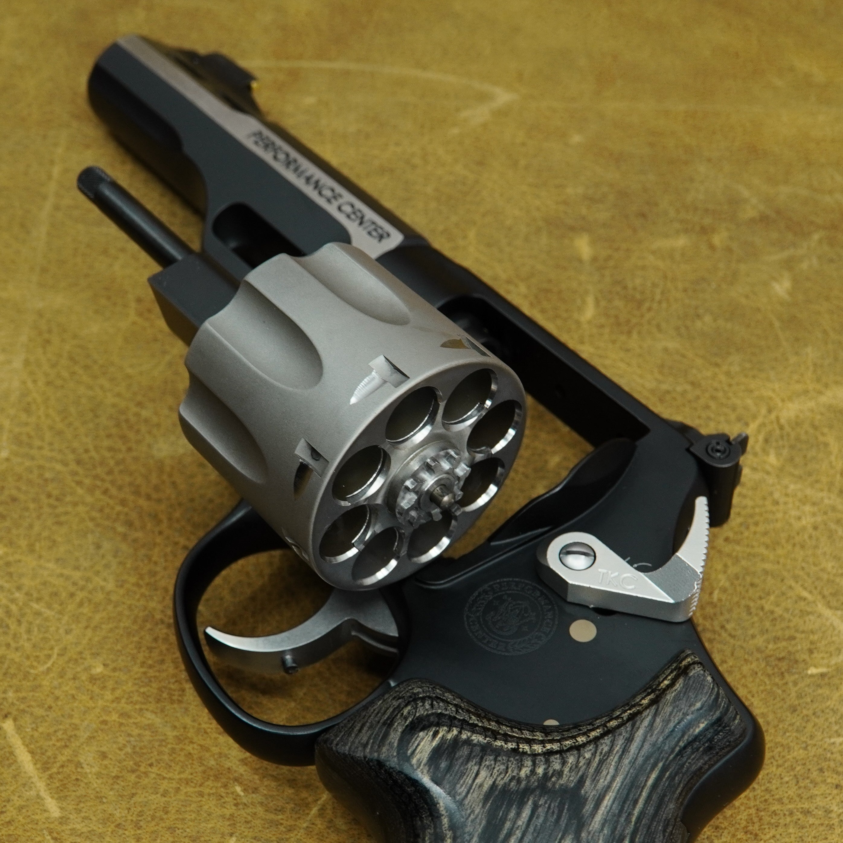 Smith & Wesson 327 WR revolver 9mm Masterline nero
